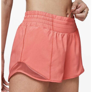 LULULEMON HOTTY HOT HIGH RISE SHORT 3.5” LIGHT CORAL COLOR SIZE 6 LINED EUC
